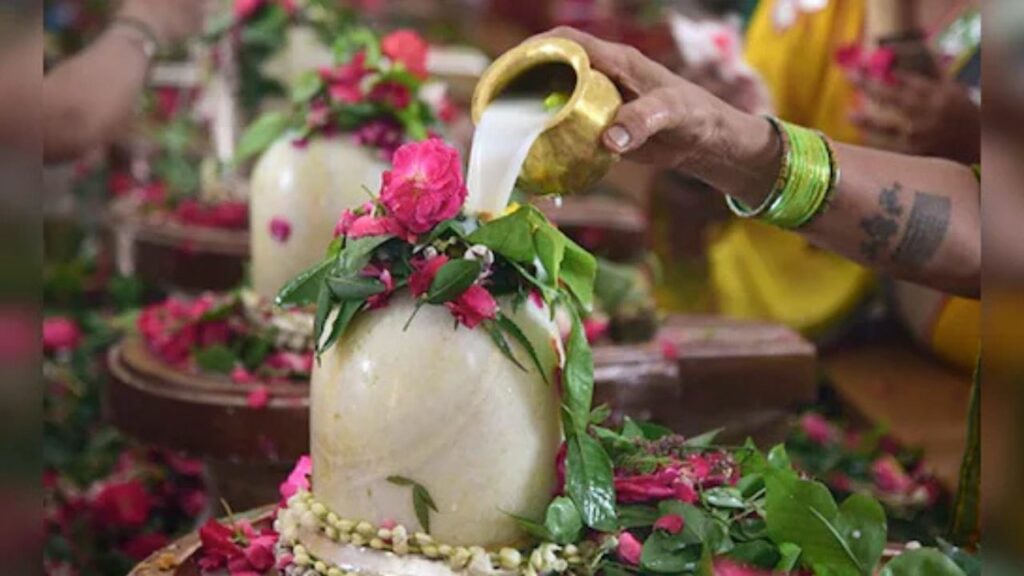 Sawan Somvar: आज है सावन का तीसरा सोमवार ऐसे करें महादेव का जलाभिषेक, कटेंगे कष्ट