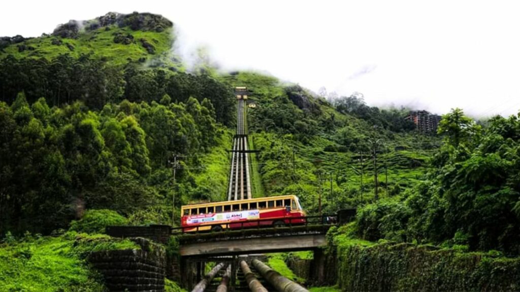   Monsoon Tourism: मानसून के मौसम में ये 5 जगहें किसी जन्नत से नहीं है कम, घूमने का जरूर बनाए प्लान   