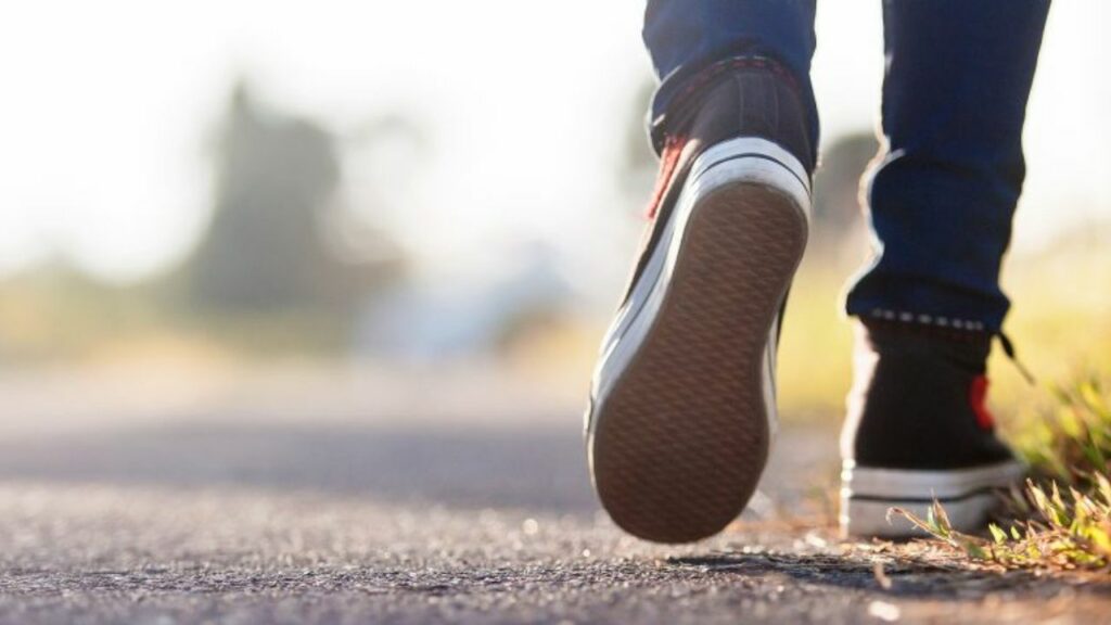  Walking benefits : डिमेंशिया और डिप्रेशन के खतरे से बचाता है पैदल चलना, सभी उम्र के लिए है कारगर 