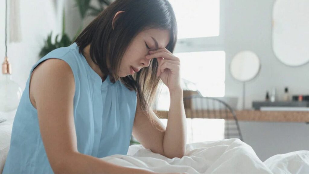 Dehydration Symptoms: शरीर में ये लक्षण पानी की कमी के हैं संकेत, भूलकर भी ना करें नज़रअंदाज़