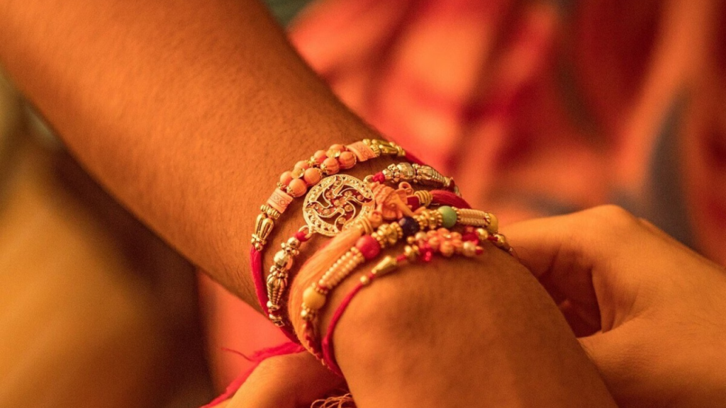 Raksha Bandhan 2025: 8 या 9 अगस्त, कब है रक्षाबंधन? जानें राखी बांधने का शुभ समय 