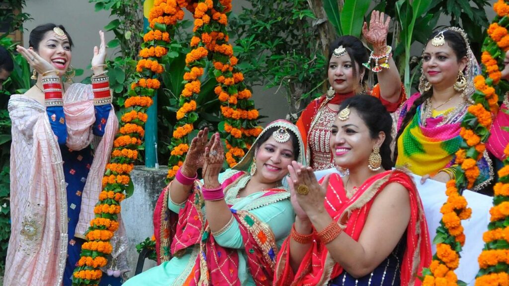     Hariyali Teez Katha: हरियाली तीज 27 को, जानिए पूजा का शुभ मुहूर्त और कथा 