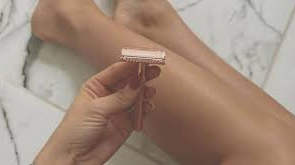 Razor Side Effect: सावधान! बार-बार शेविंग से खराब हो सकती है महिलाओं की स्किन 