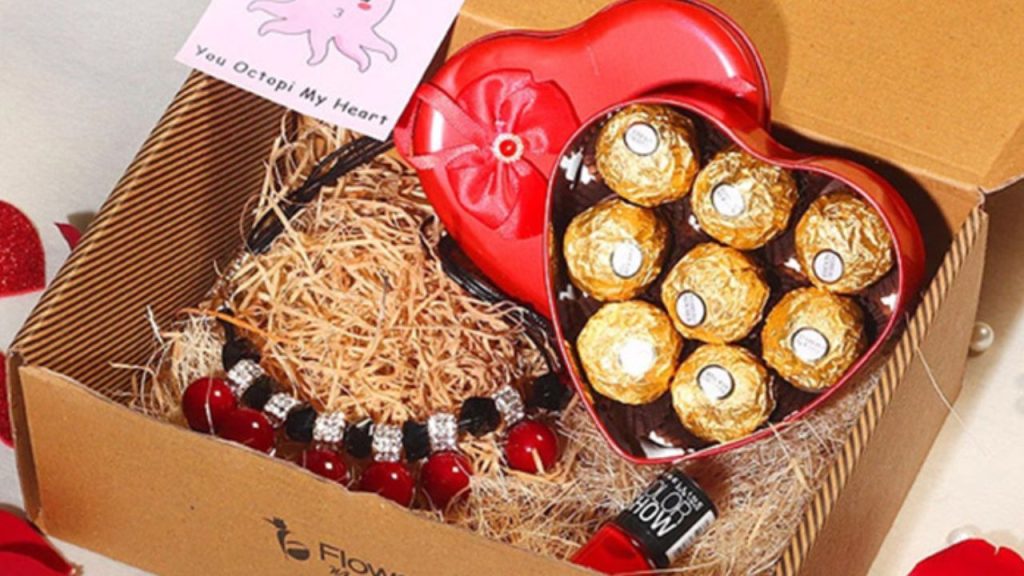 Rakhi Gift Ideas: रक्षाबंधन पर बहन को देने के लिए पांच गिफ्ट आइडियाज, खास हो जाएगा उनका दिन