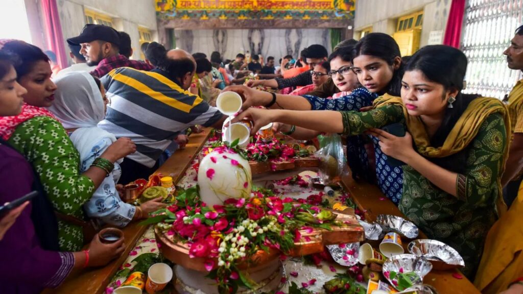   Haryali Teej 2025: हरियाली तीज में ऐसे करें शिव -पार्वती जी की पूजा, मिलेगा अखंड सौभाग्य 