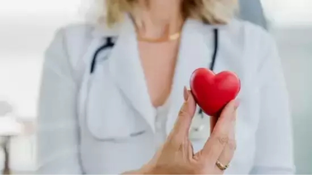 Heart Care: मानसून में हाई ह्यूमिडिटी हार्ट को करता है प्रभावित, जानिए कारण और उपचार     