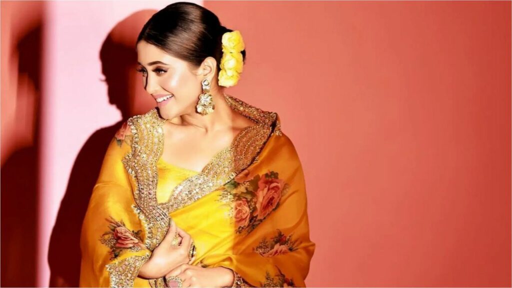     Hariyali Teej Fashion: हरियाली तीज में फॉलो करें ये लेटेस्ट ऑउटफिट ट्रेंड, सबसे अलग रहेगा लुक 