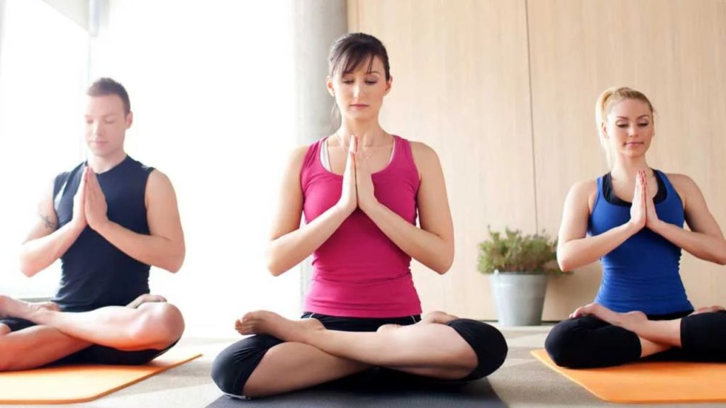 Yoga: योग क्या है, कैसे हुई इसकी उत्पत्ति? योगाचार्य से जानें योग की उपयोगिता और महत्व