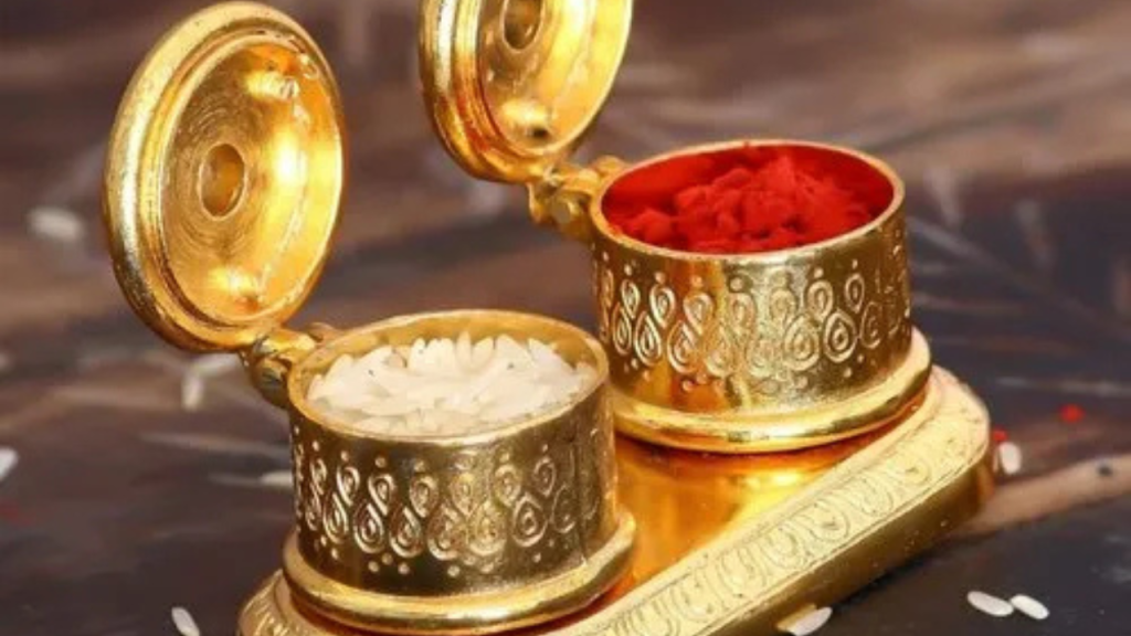 Raksha Bandhan 2025: राखी की थाली में रखें ये पांच जरुरी सामग्री, देखें लिस्ट   