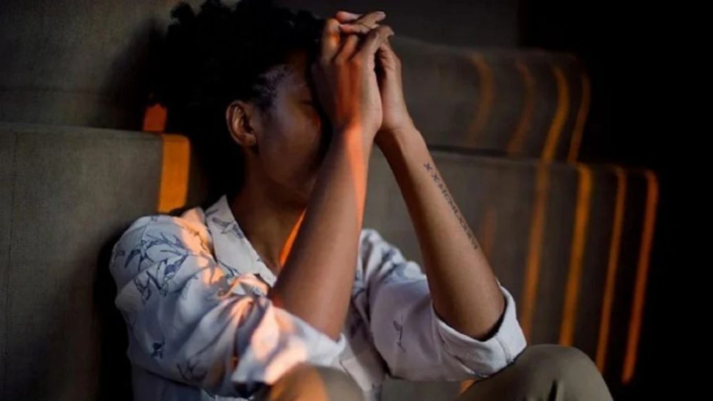 Lifestyle Tips: तनाव कम करने के लिए रोना भी है फायदेमंद, जानिए क्या कहता है रिसर्च