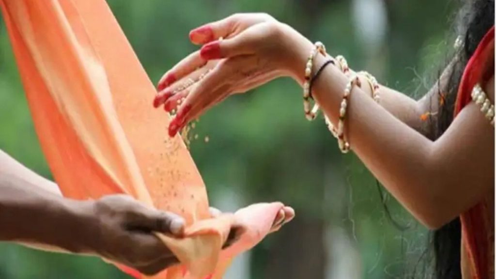   Wednesday Remedies: बुधवार के दिन हरी चीजों का दान बनाएगा आपको मालामाल 