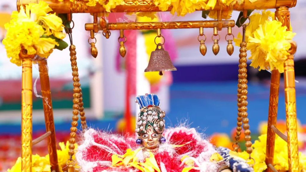 Janmashtami 2025: जन्माष्टमी पर इन मन्त्रों के जाप से मिलेगा श्री कृष्ण का आशीर्वाद