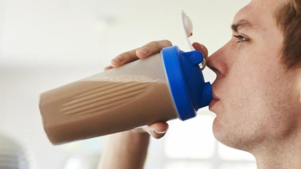 Protein Side Effects : प्रोटीन का अधिक सेवन लिवर और किडनी के लिए है खतरनाक , संभलकर करें इस्तेमाल