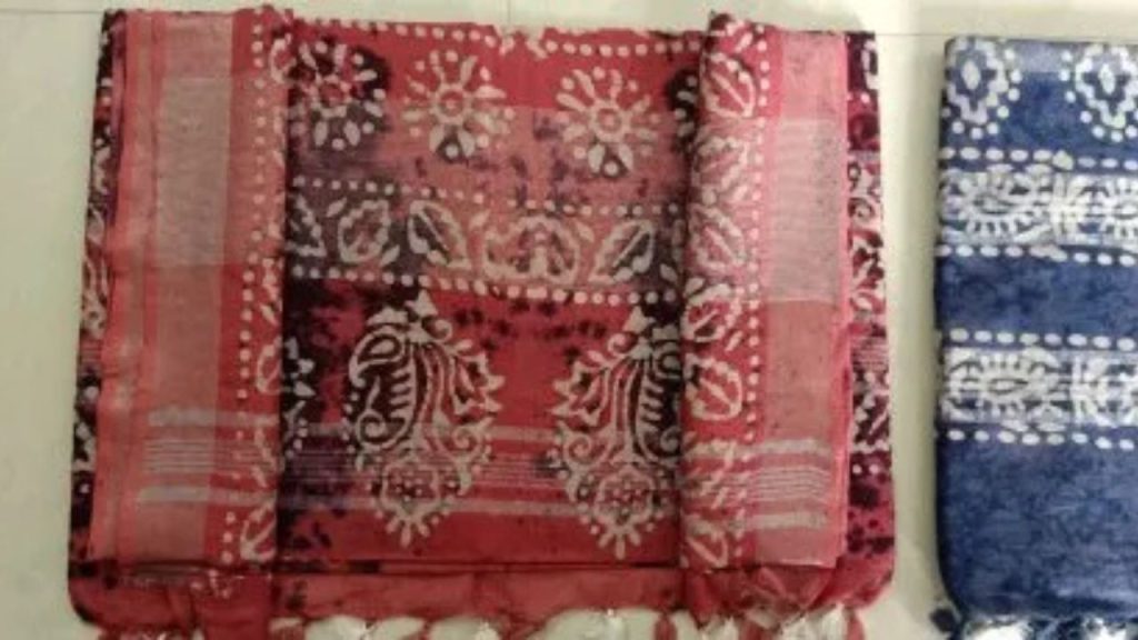   Batik Saree: साड़ी पर बाटिक प्रिंट फिर से है लेटेस्ट ट्रेंड में, क्या आप लेकर आईं? 
