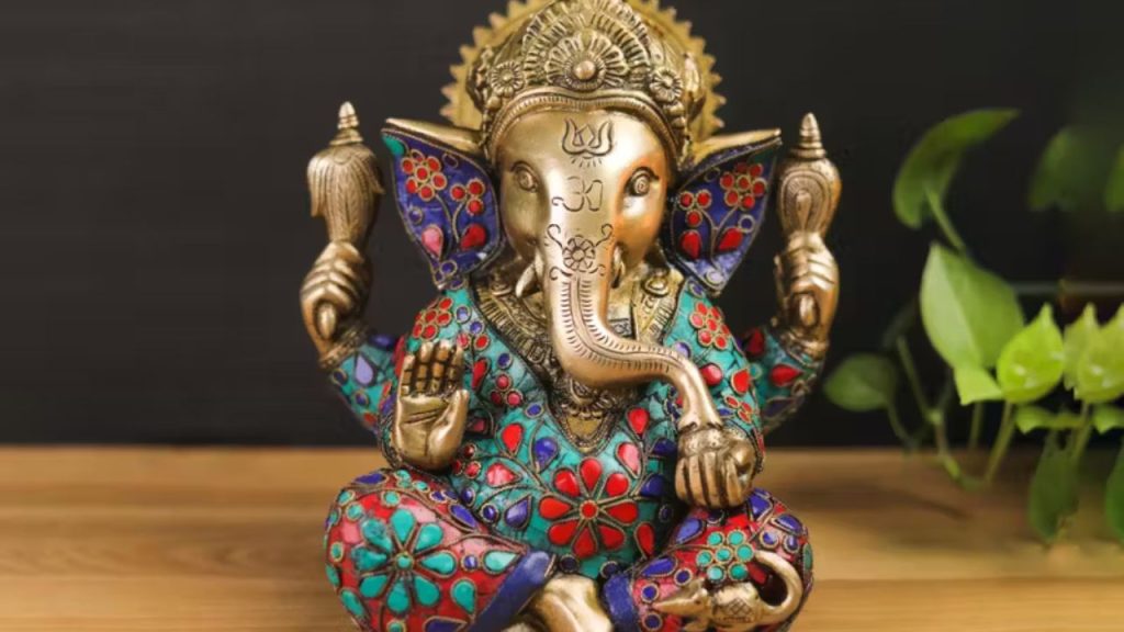 Ganesh Chaturthi 2025: बप्पा के आगमन से विसर्जन तक, जानें तिथि और स्थापना विधि 