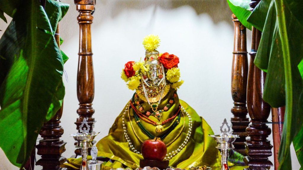 Varalakshmi Vrat 2025: इस दिन रखा जाएगा वरलक्ष्मी व्रत, इससे होती है मनोकामना पूरी    