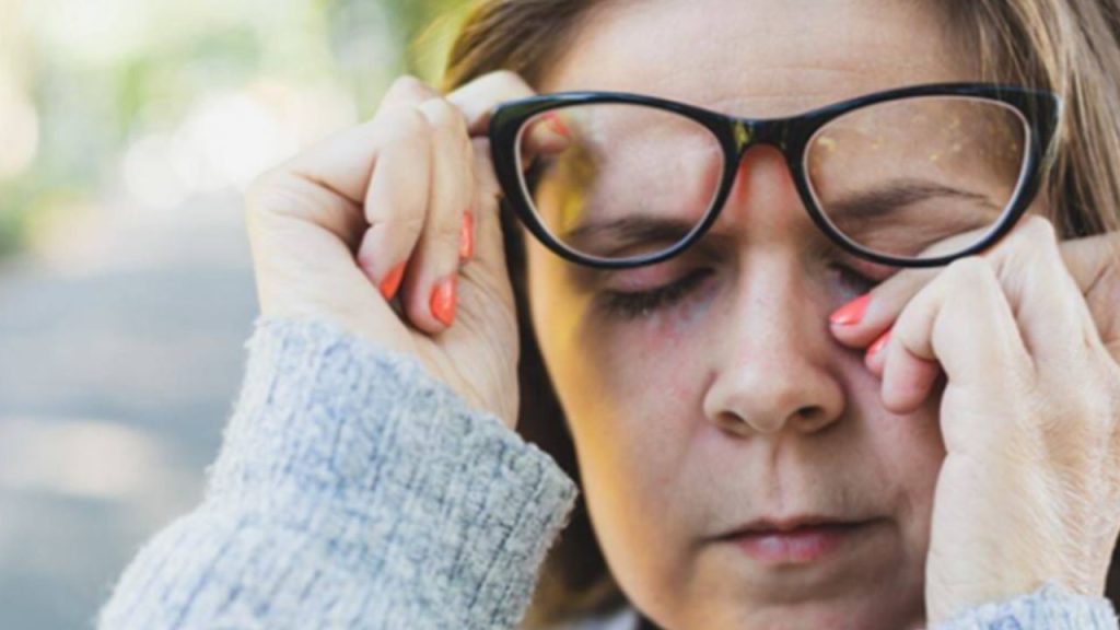 Monsoon Eye Care: मानसून में कैसे रखें अपने आंखों का ख्याल, जानें विस्तार से