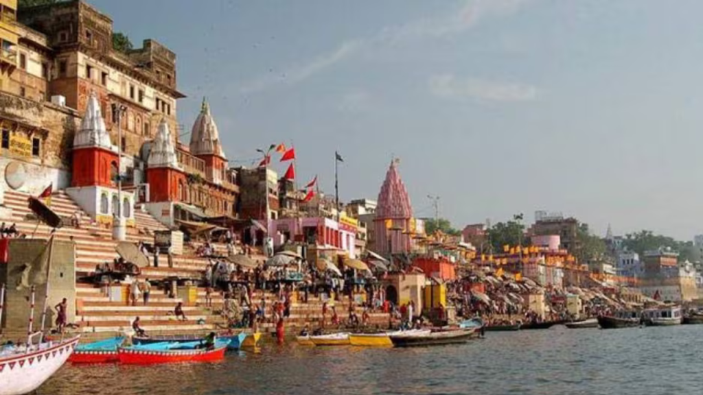 Religious Tourism: सावन में उत्तर प्रदेश में हुई रिकॉर्ड टूरिस्ट्स की आवग, तीर्थयात्रियों की हुई भरमार