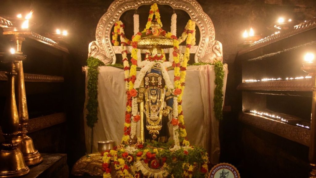     Janmashtami 2025: मथुरा-वृंदावन ही नहीं, इन पाँच जगहों पर भी मना सकते हैं जन्माष्टमी