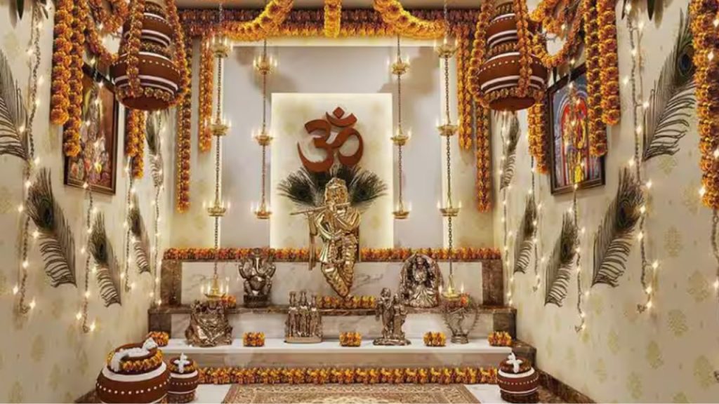 Janmashtami Decoration: इस जन्माष्टमी कृष्ण के झूले और घर के मंदिरों को ऐसे सजाएं, देखें तस्वीरें 