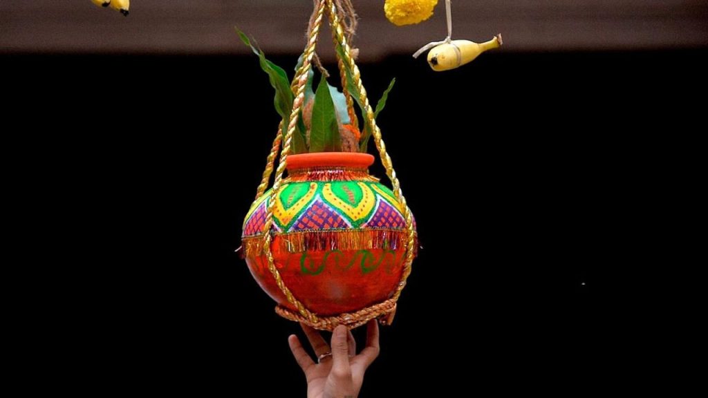 Dahi Handi 2025: दही हांड़ी है एक जीवंत सामुदायिक परंपरा, जानें शुभ मुहूर्त और महत्व