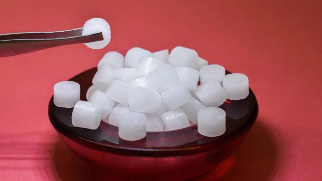   Hindu Rituals: आरती में कपूर का उपयोग क्यों किया जाता है? जानें धार्मिक मान्यता 