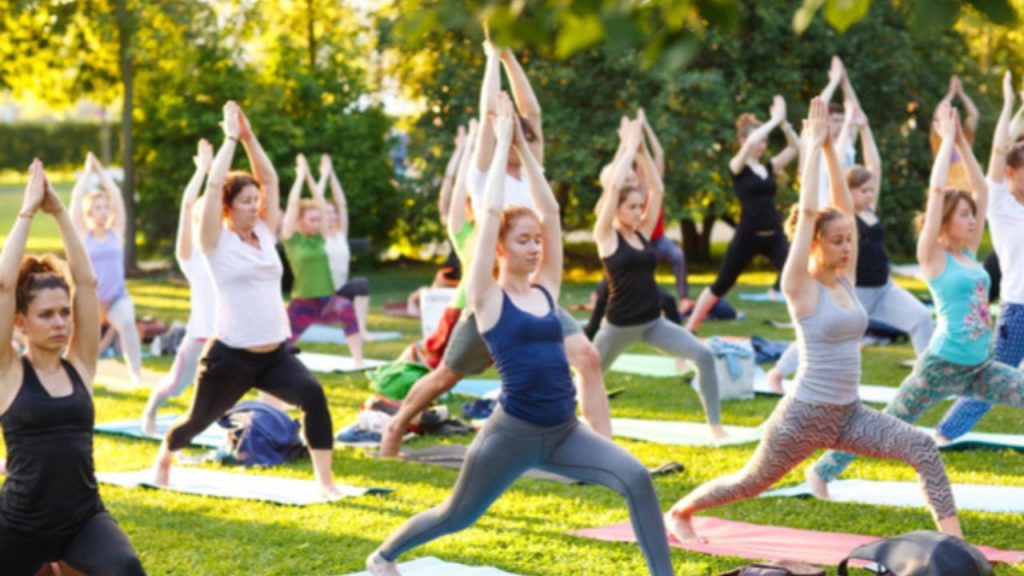 Yoga: योग क्या है, कैसे हुई इसकी उत्पत्ति? योगाचार्य से जानें योग की उपयोगिता और महत्व