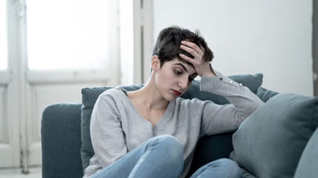 Lifestyle Tips: तनाव कम करने के लिए रोना भी है फायदेमंद, जानिए क्या कहता है रिसर्च