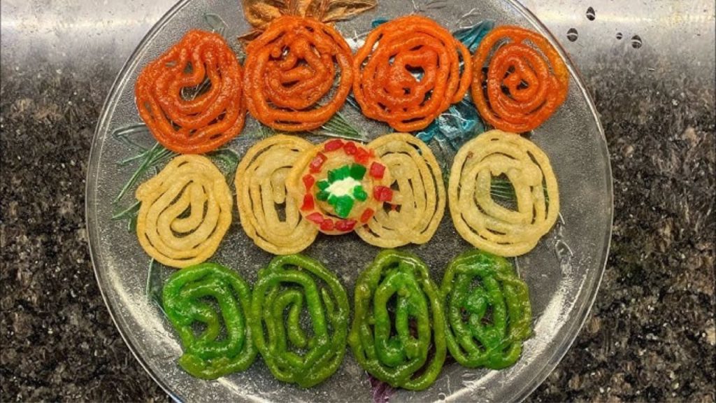Independence Day Recipe: आजादी की सालगिरह पर घर में बनाइये स्पेशल ट्राई कलर मिठाई, जानिए रेसिपी
