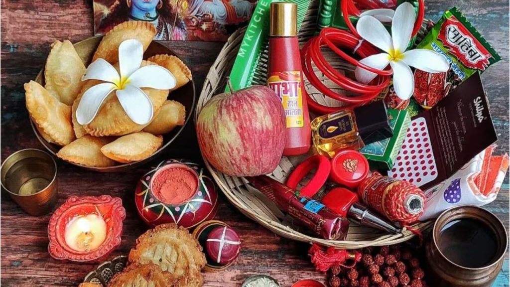 Hartalika Teez : तीज में माता पार्वती को जरूर चढ़ाएं ये सुहाग की चीजें, प्राप्त होगा अखंड सौभाग्य