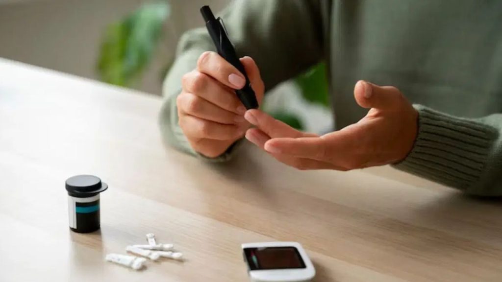 Diabetes: कम नींद लेना बन सकता है आपके डायबिटीज होने का कारण