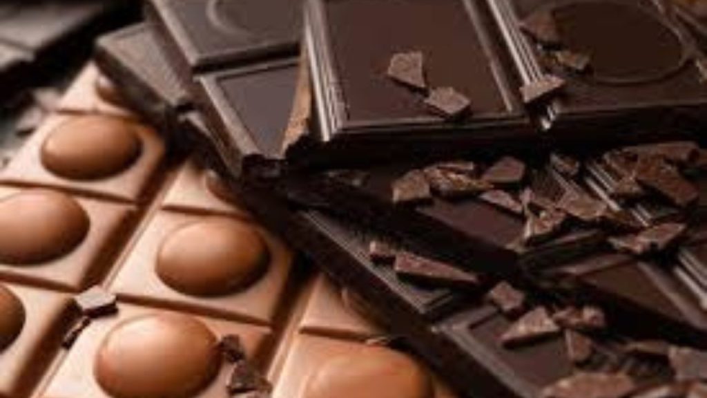   Dark Chocolate Benefits: वजन कम करता है डार्क चॉकलेट, और भी हैं फायदे 