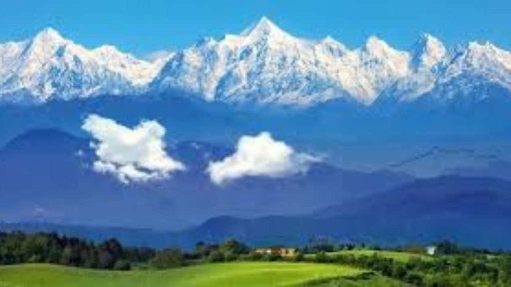 Uttarakhand in August: अगस्त में उत्तराखंड के इन पांच जगहों पर जरूर घूमें, होगी शनदार मेमोरी     