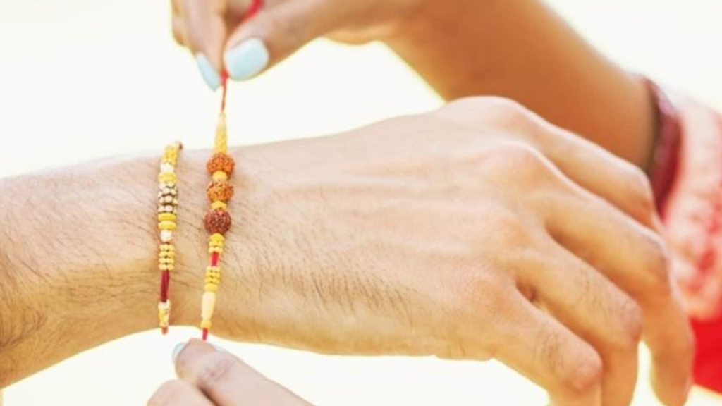 Raksha Bandhan 2025: राखी के दिन भूलकर भी ना करें ये गलतियां, होता है अशुभ