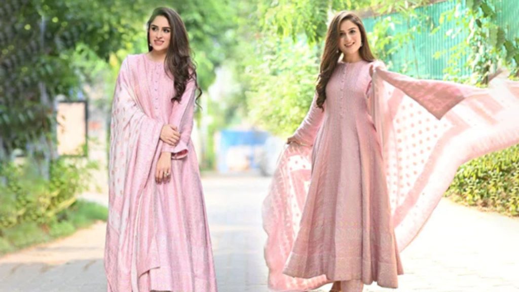 Janmashtami Outfit Ideas: जन्माष्टमी पर खूबसूरत और फेस्टिव लुक के लिए पांच आउटफिट आइडियाज़, आप भी देखें   