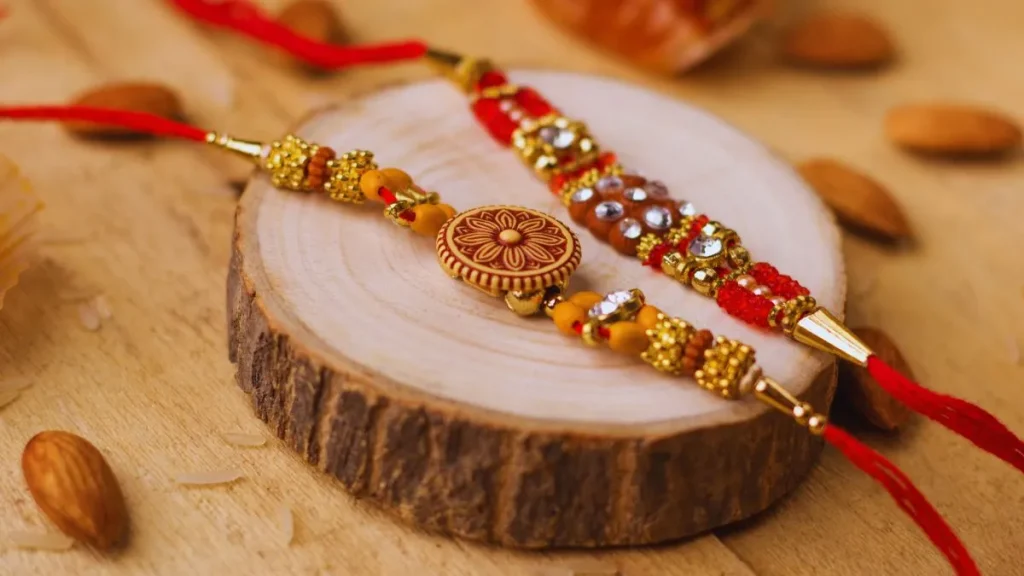 Raksha Bandhan 2025: आज है रक्षाबंधन, जानें राखी बांधने का शुभ मुहूर्त, राहु काल से बचें     