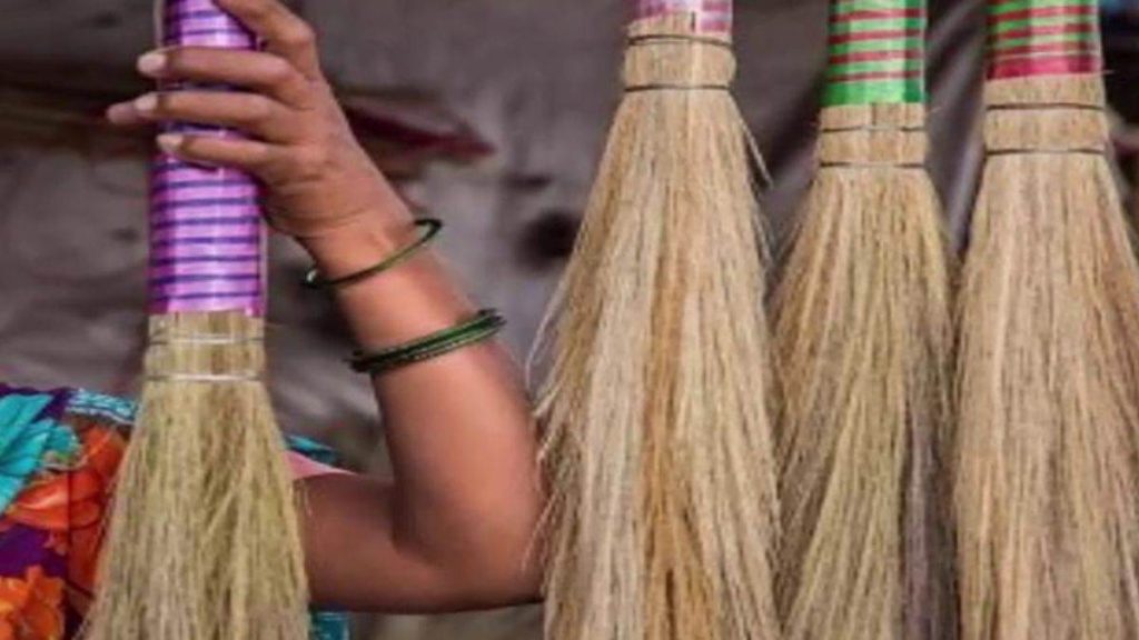 Pitru Paksha 2025: पितृ पक्ष में इन तीन चीज़ों को घर लाना है वर्जित, जानिए क्यों