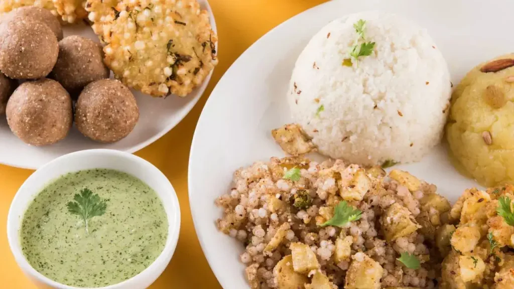 Navratri Sattvik Diet: व्रत के दौरान सात्विक भोजन खाने के 5 अद्भुत फायदे, आप भी जानें   