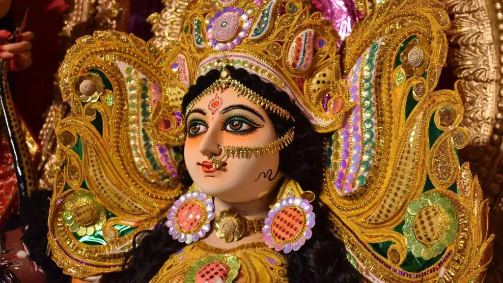 Shardiya Navratri 2025 Colours: नवरात्रि के नौ दिनों में पहने ये नौ रंग के कपडे, माता की बरसेगी कृपा   