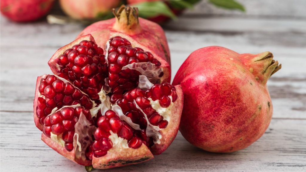 Pomegranate Warning: फायदे हज़ार, लेकिन इन लोगों का नहीं खाना चाहिए अनार