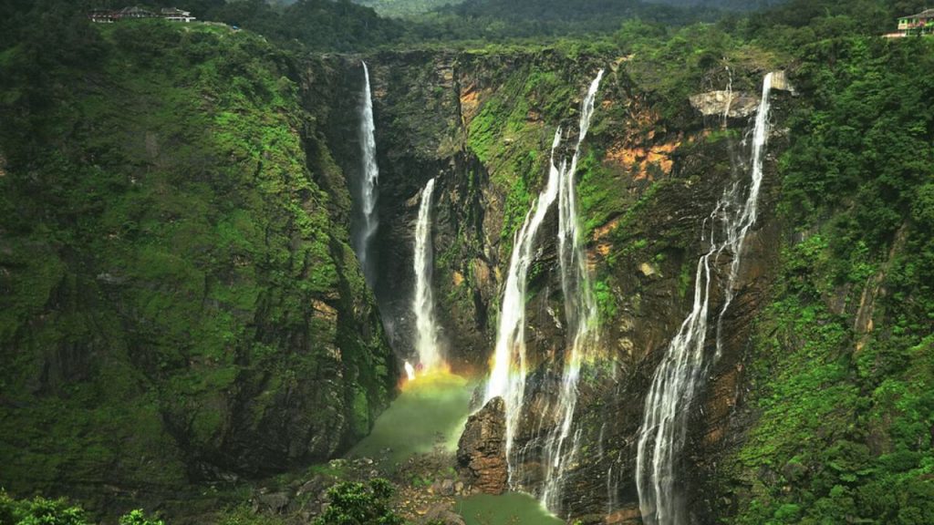 rn Ghat Waterfalls: पश्चिमी घाट के इन वाटरफॉल्स को ना देखा तो क्या देखा, आज ही बनाएं प्लान