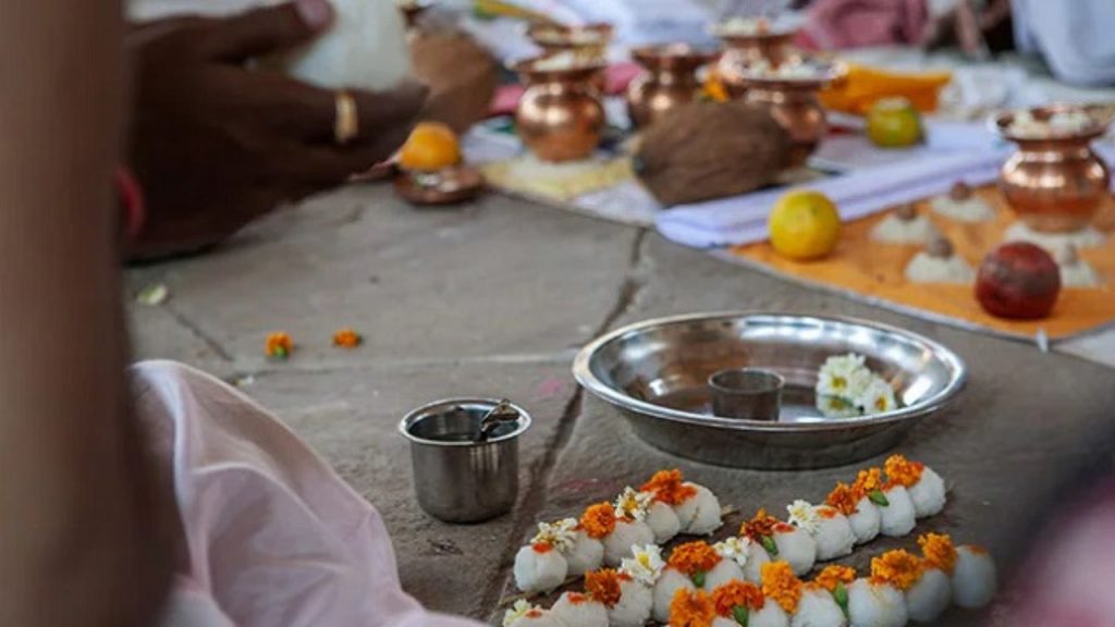 Pitru Paksha 2025: पितृपक्ष के किन चीजों का सेवन माना जाता है निषेध, जानिए विस्तार से