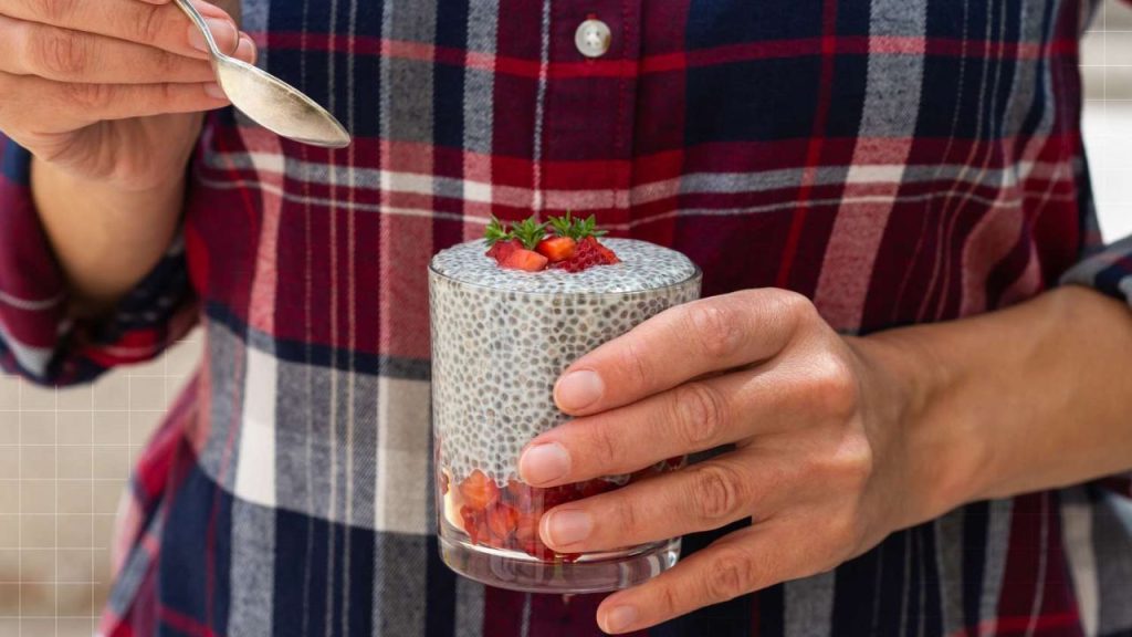 Chia Seed Precaution: चिया सीड खाते हैं तो जरुर बरतें ये सावधानियां