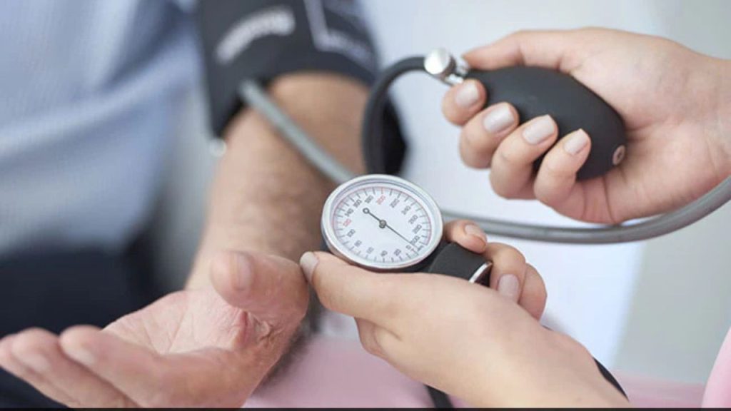 Blood Pressure: सावधान! सुबह नाश्ता नहीं करने से ब्लड प्रेशर हो सकता है शूट 