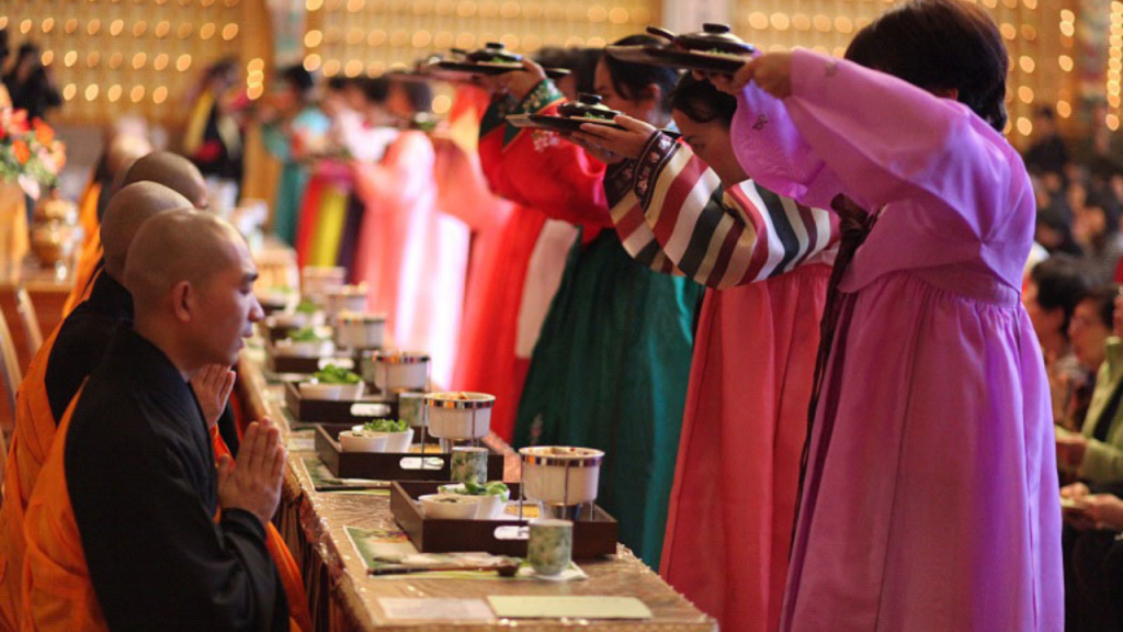 Pitru Paksha 2025: सिर्फ हिन्दू ही नहीं सभी धर्म करते हैं पूर्वजों का सम्मान, जानिए कैसे   