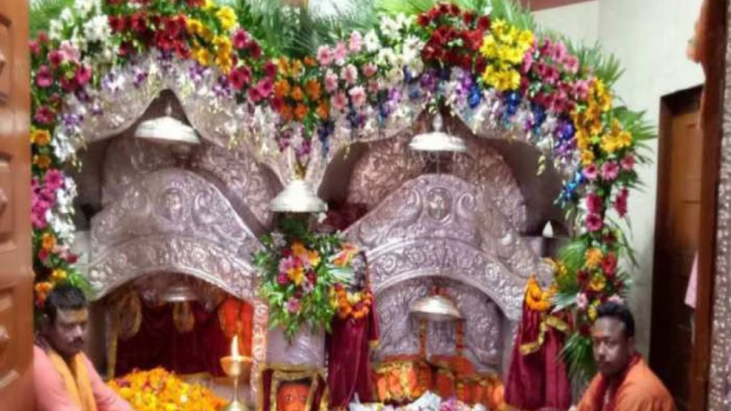 Chandrika Devi Mandir: नवरात्रों में लखनऊ के इस मंदिर में माता के दर्शन मात्र से धूल जाते है सभी पाप