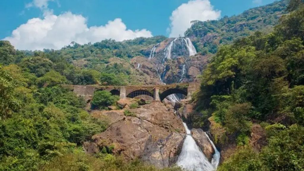 Western Ghat Waterfalls: पश्चिमी घाट के इन वाटरफॉल्स को ना देखा तो क्या देखा, आज ही बनाएं प्लान