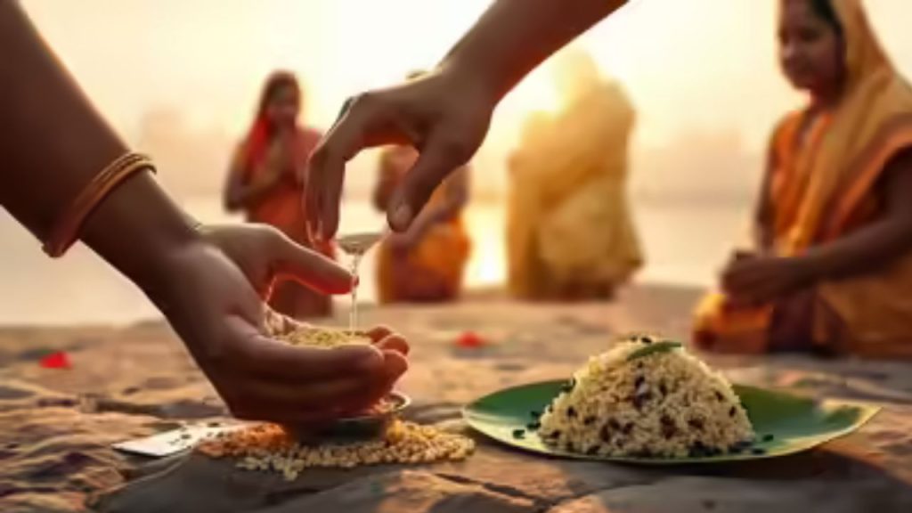 Pitru Paksha 2025: सिर्फ हिन्दू ही नहीं सभी धर्म करते हैं पूर्वजों का सम्मान, जानिए कैसे   