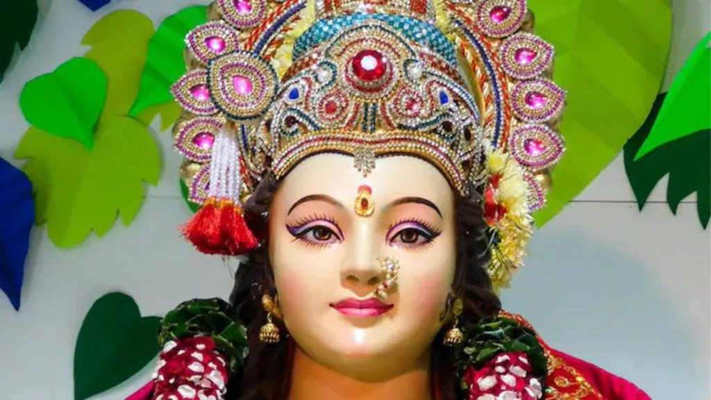 Maha Ashtami importance, Hindu festivals September 2025, महाअष्टमी 2025, महाअष्टमी का महत्त्व     Maha Ashtami 2025: कल है महाअष्टमी, मां गौरी की पूजा में जरूर शामिल करें ये 5 चीजें 