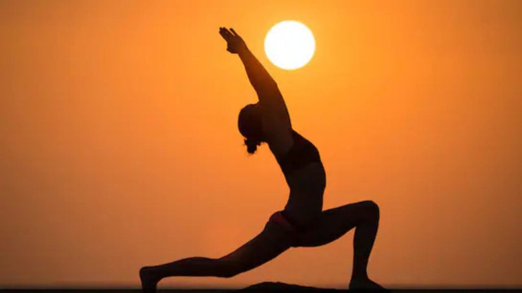 Yoga Timing: कब करना चाहिए योग, कौन सा समय होता है सबसे उपयुक्त? जानें योगाचार्य से 